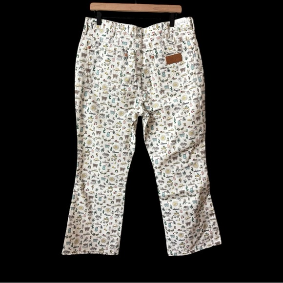Wrangler High Rise Kick‎ Flare Rock 672 Spring Cowgirl Denim Jeans Women 32 NWT - Picture 10 of 11